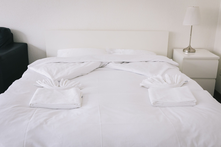 Bedroom 5, Charming Studio 3´to Limmat River with POCKET WIFI, Zürich