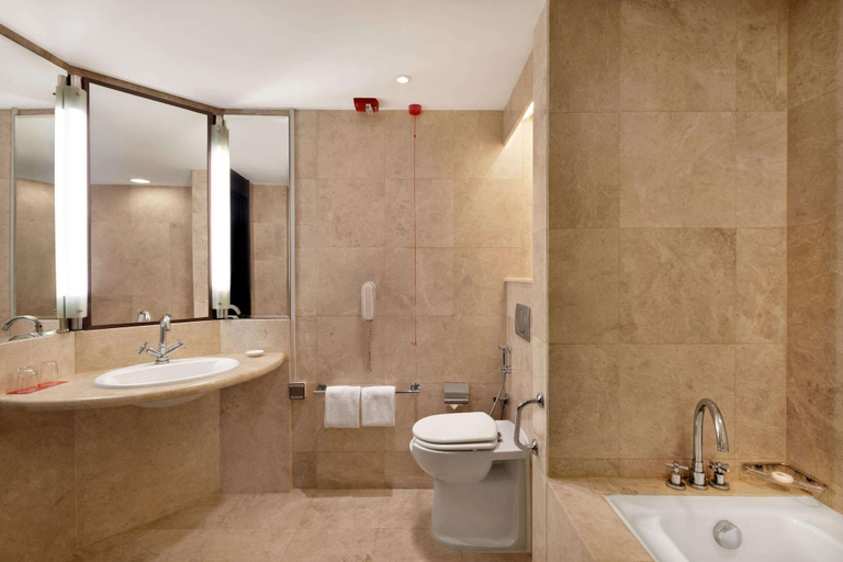 Bathroom 5, Ramada Plaza by Wyndham Dubai Deira, Dubai