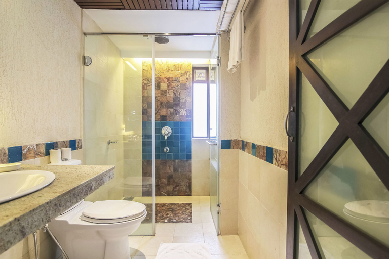 Bathroom 4, Sonesta Inn, North Goa