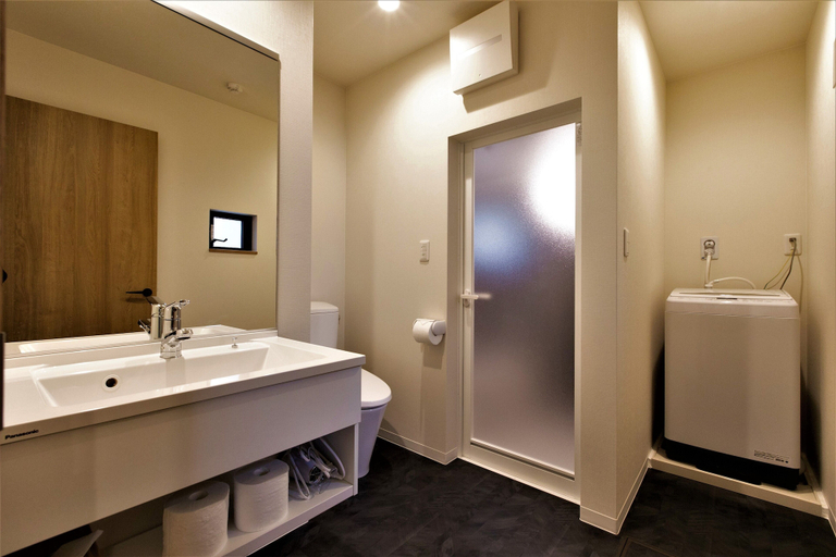 Bathroom 5, Apartment Hotel STAY THE Kansai Airport, Izumisano