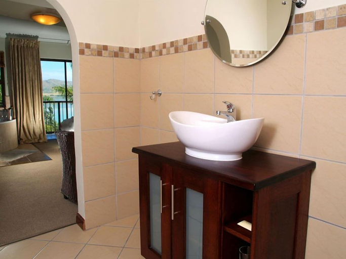 Bathroom 3, La Dolce Vita Guest House, Bojanala