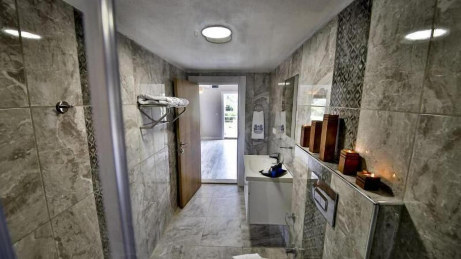 Bathroom 5, Marin Yalıkavak Hotel, Bodrum