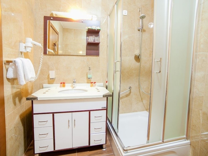 Bathroom 3, Hotel Petrovac