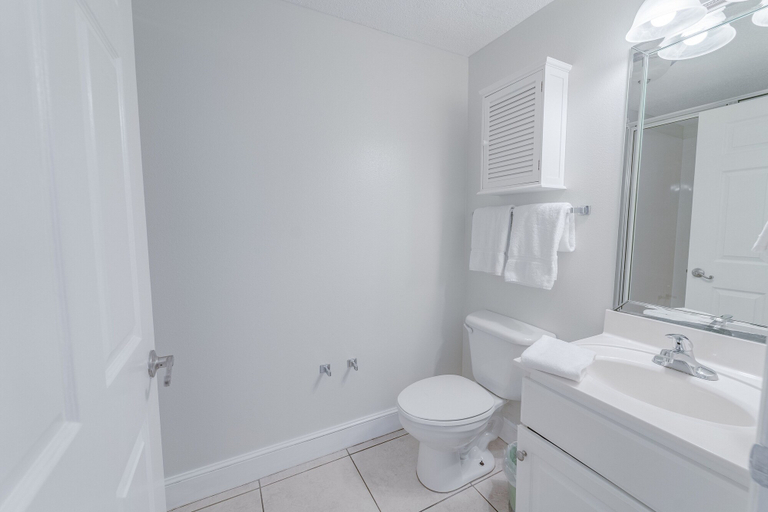 Bathroom, Majestic 1708 West Tower I - Studio Condo, Bay