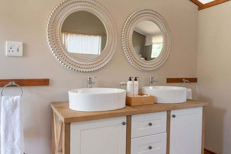 Bathroom 5, Emhosheni River Lodge, Mopani