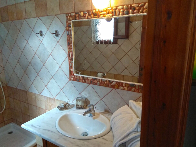 Bathroom 4, Flower Houses, Thessaly