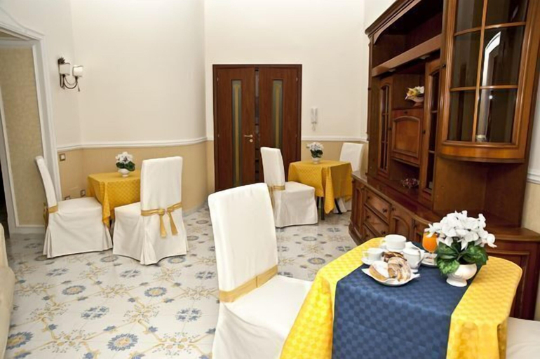 Bedroom 4, Olimpo degli Dei, Napoli