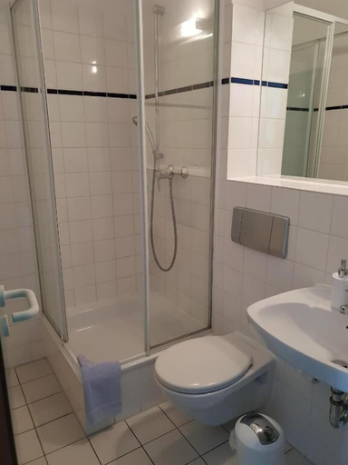 Bathroom 3, Appartement-Hotel Rostock, Rostock