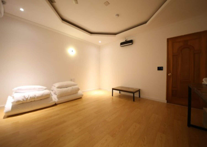 Bedroom 2, Hotel Sora, Cheongwon