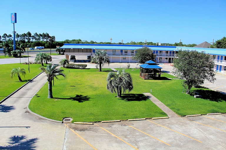 Exterior & Views 2, Motel 6 Winnie, TX, Chambers