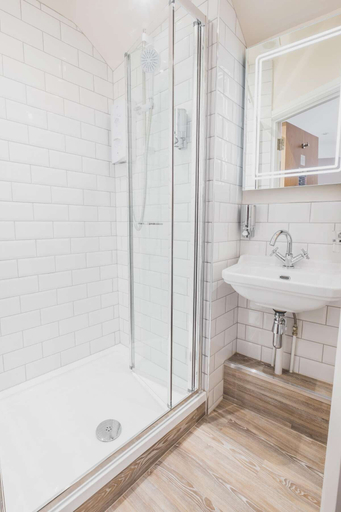 Bathroom 3, The Kings Arms, Cornwall