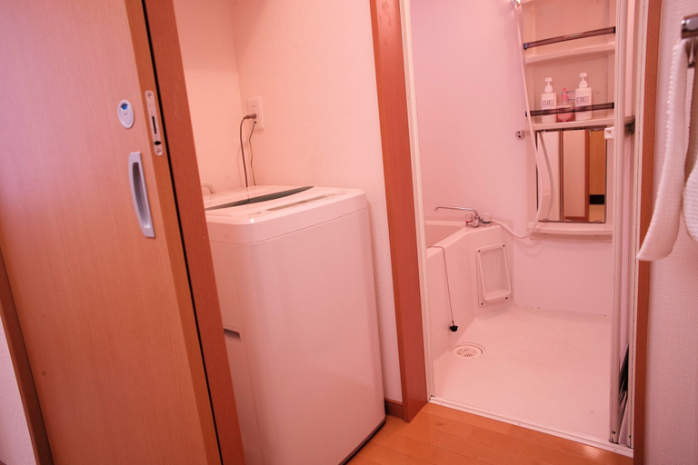 Bathroom 5, Hosei Apartment 201, Kobe