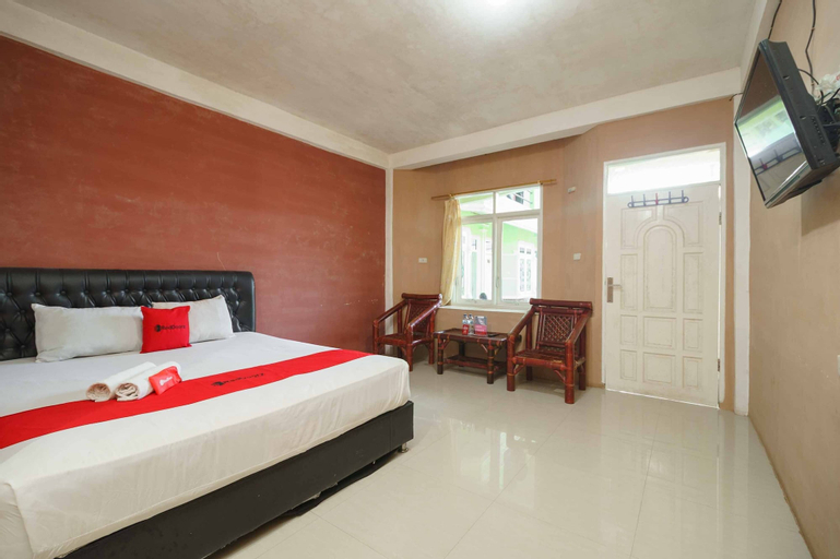 Bedroom 3, RedDoorz Syariah Hotel Enasti Berastagi, Karo