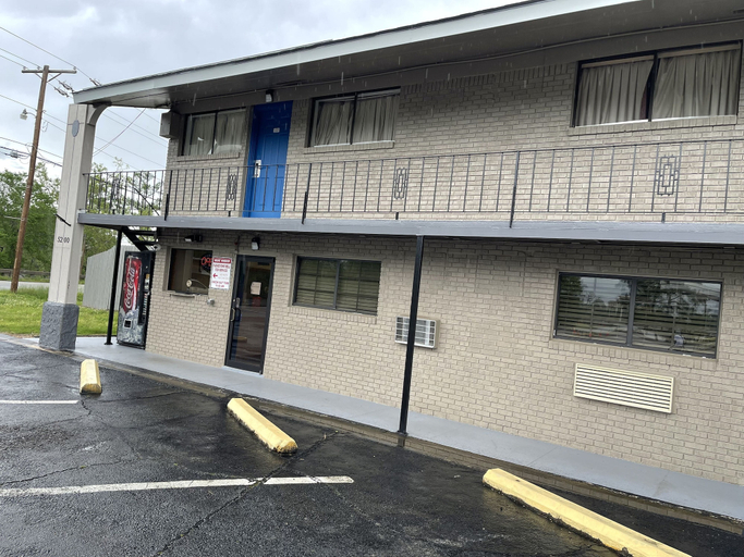 Exterior & Views 2, Economy inn, Ouachita