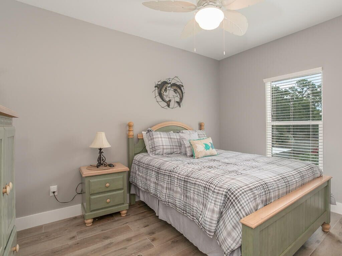 Bedroom 2, Crimson Cabana, Baldwin