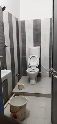 Bathroom 3, Hotel Radiation, Deoghar