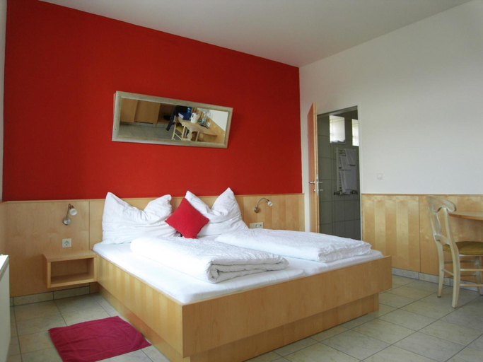 Bedroom 4, Weinhotel Kirchenwirt, Neusiedl am See