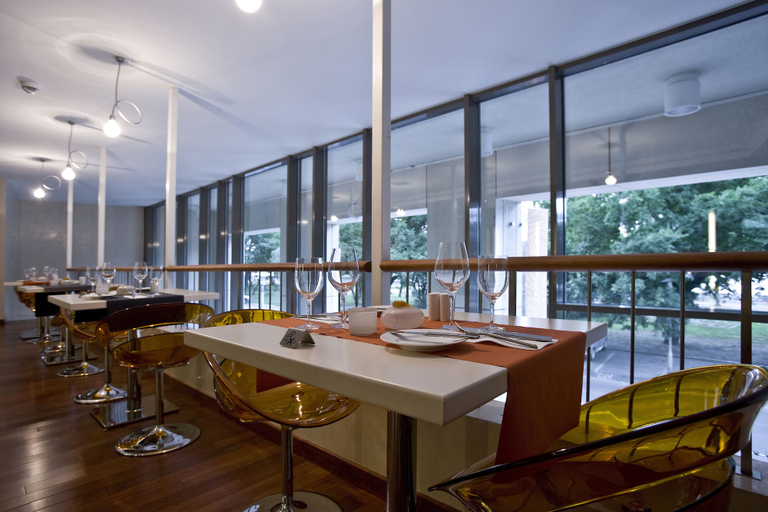 Food & Drinks 5, Leon Hotel & Lounge, Budapesti