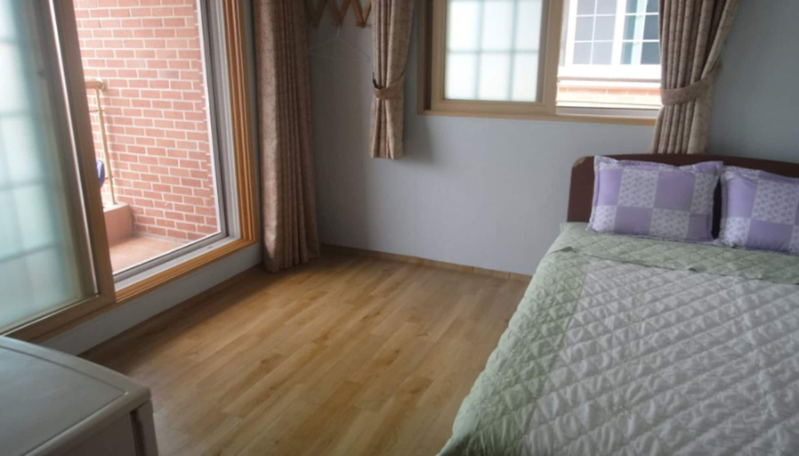 Bedroom 2, Naksan Crova Condotel, Yangyang