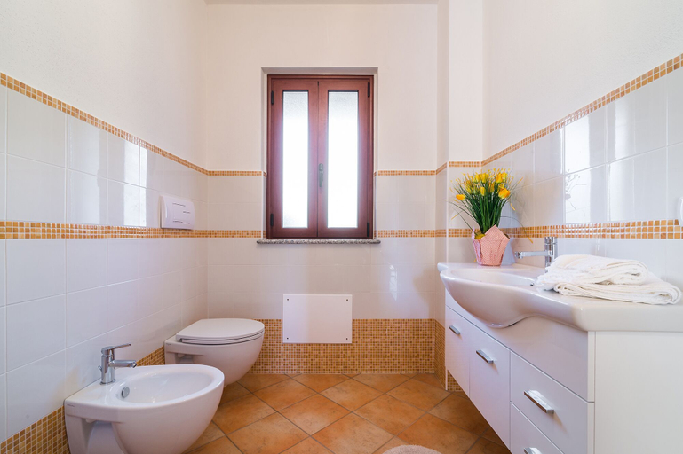 Bathroom, Casa Trifoglio, Nuoro