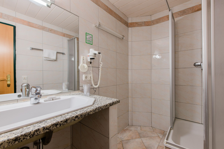 Bathroom 3, Hotel Rothirsch by Skinetworks, Sankt Johann im Pongau