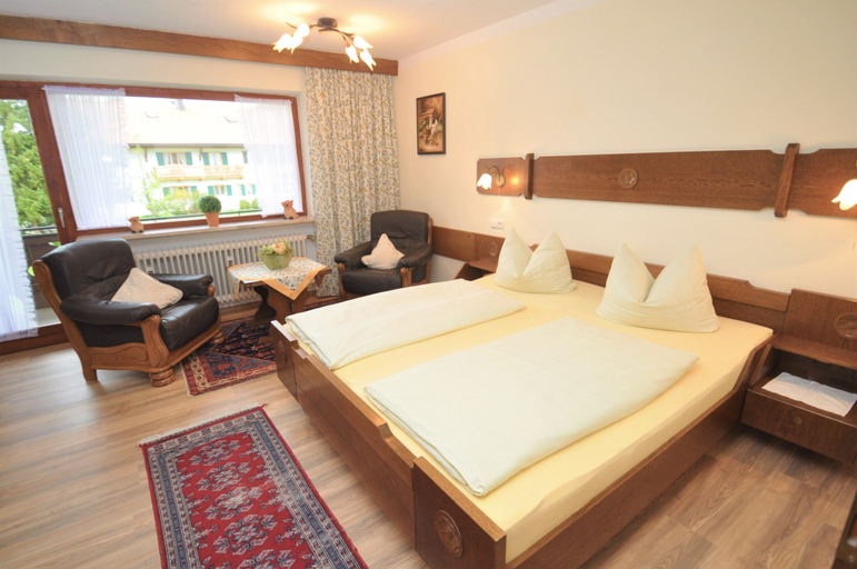Bedroom 2, Appartementhaus Alpenrose, Garmisch-Partenkirchen