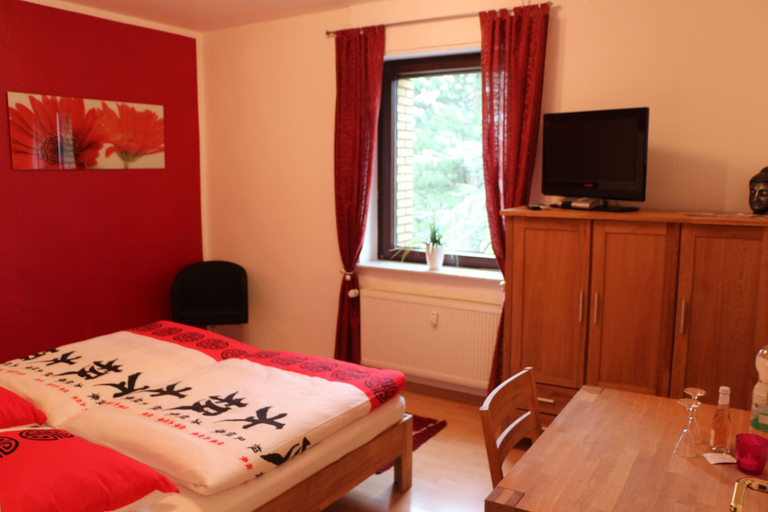 Bedroom 2, Haus Gretchen Alpen, Wesel