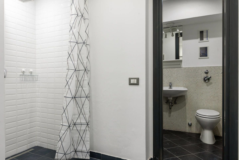 Bathroom 2, Piermarini Flexyrent Apartment, Milano