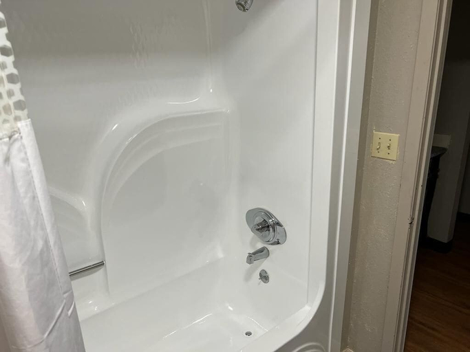 Bathroom 3, Relax Inn & Suites, Montgomery