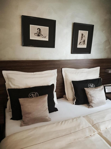 Bedroom 4, Landhotel Wolfschlugen, Esslingen