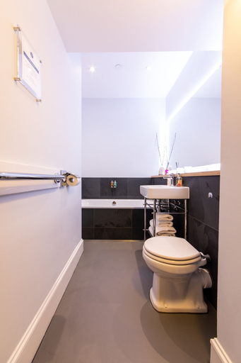 Bathroom 4, Linton Collection - 28 North Bridge, Edinburgh