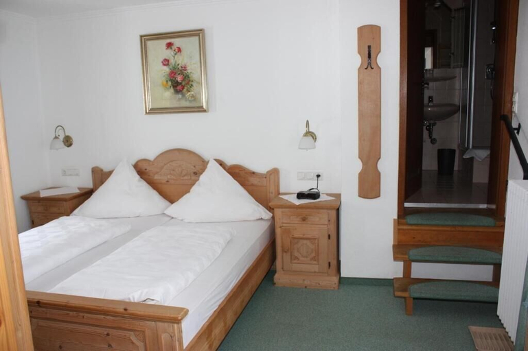 Bedroom 4, Gasthaus Aiplspitz, Miesbach