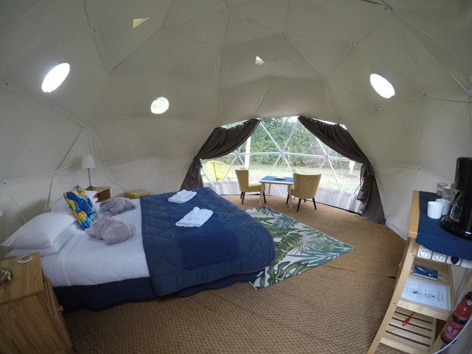 Bedroom 3, Tui's Nest Glamping, Indre
