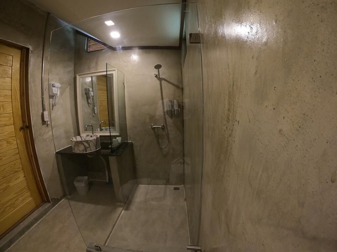 Bathroom 3, Naga Tara Resort, Muang Phayao