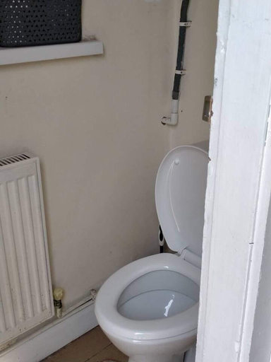 Bathroom 4, Spacious 3bed House in Walsall With Parking Onsite, Walsall