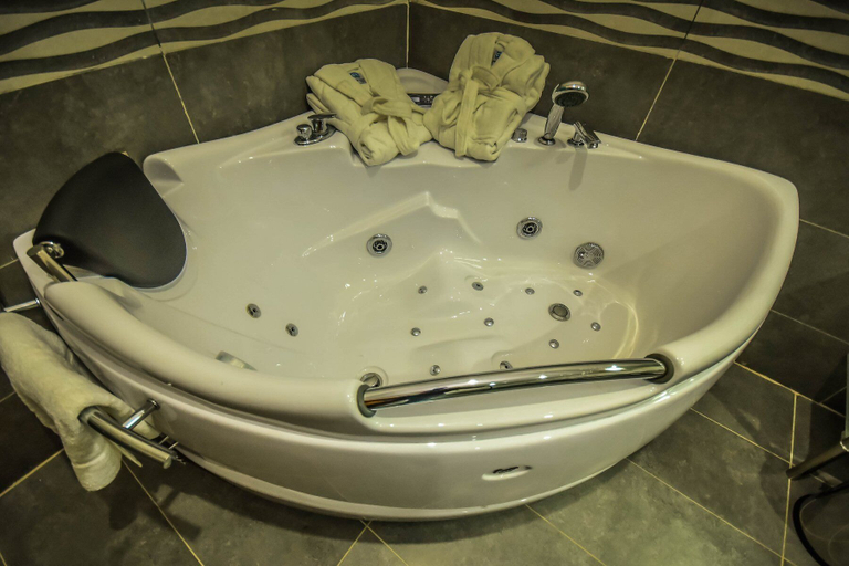 Bathroom 4, Hotel Plaza Oran, Oran