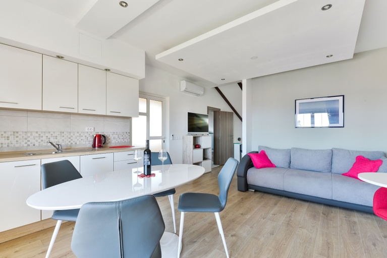 Others 4, Apartments Medved, Vir