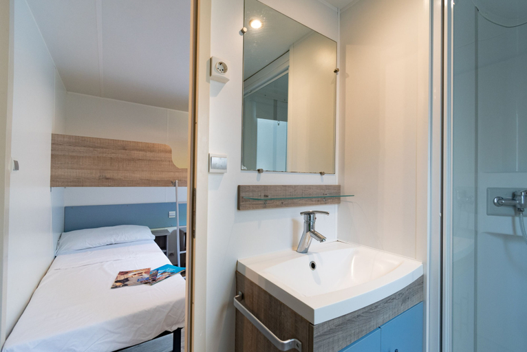 Bathroom 4, Club Del Sole Adriano Family Collection, Ravenna