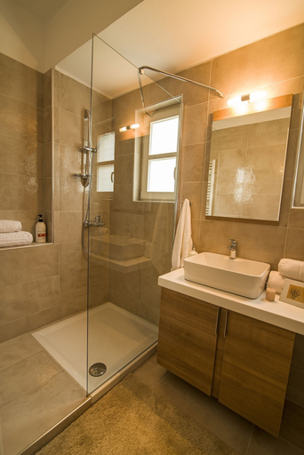 Bathroom 4, Gems of Zagora, Thessaly
