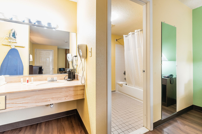 Bathroom 4, Days Inn by Wyndham Federal Way, King