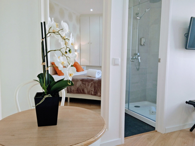 Bathroom 4, Lisbon Terrace Suites Apartment for Large Groups with Amazing Terrace, Lisbon