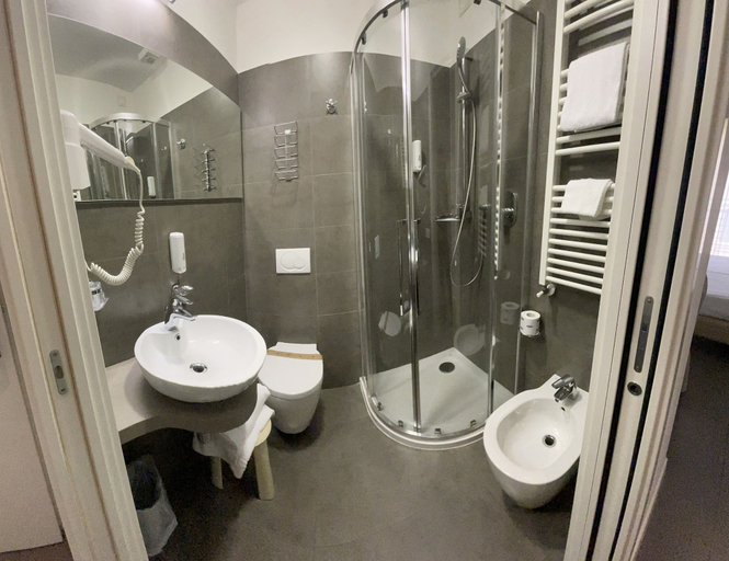 Bathroom 3, Hotel Arlecchino, Ascoli Piceno