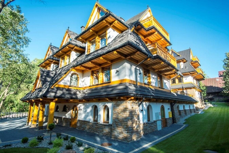 Exterior & Views