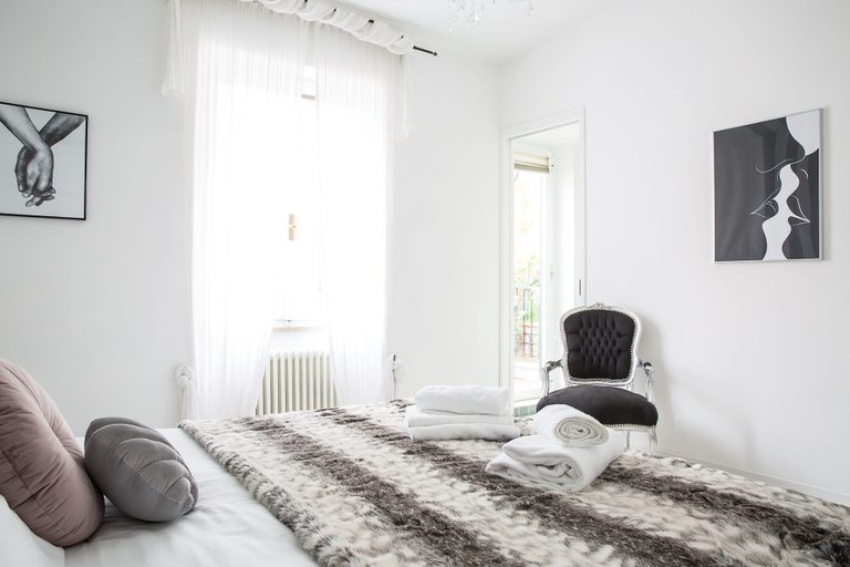 Bedroom 5, 7 Inn Spanish Steps, Rome
