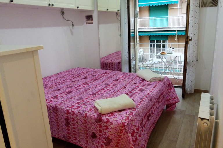 Room 2, House Bia, Genova