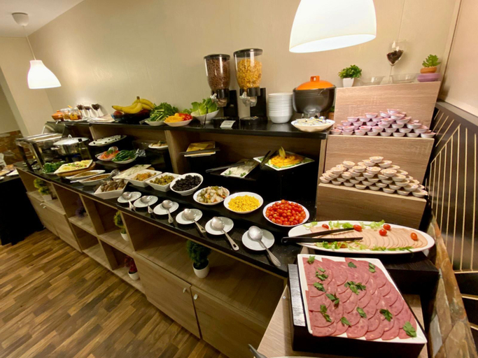 Food & Drinks 4, Almond Hotel Apartments, Wadi Essier