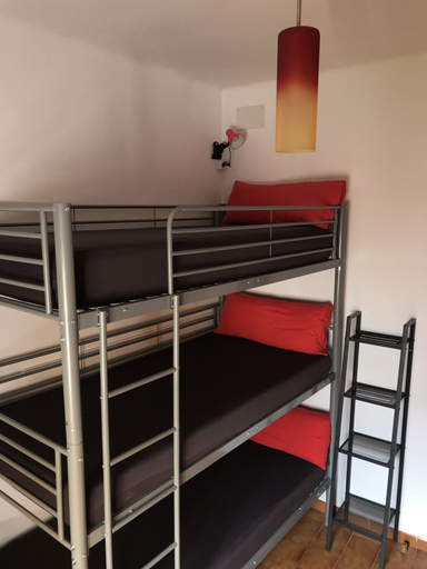 Bedroom 4, Mana Mana Youth Hostel, Girona