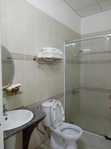 Bathroom 5, Trung Hau Hotel, Côn Đảo