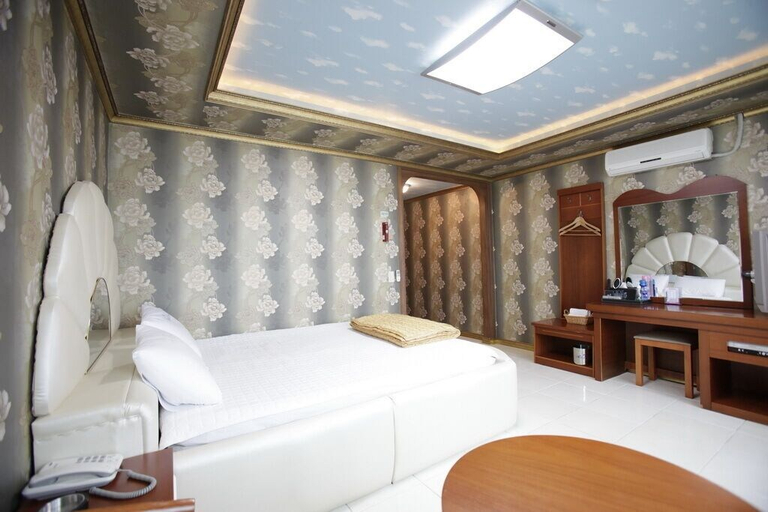 Bedroom 3, Pattaya Motel, Geoje