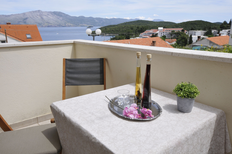 Others 5, Bella Vita, Korčula